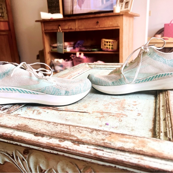 Brooks Bedlam Shoes - Picture 3 of 3